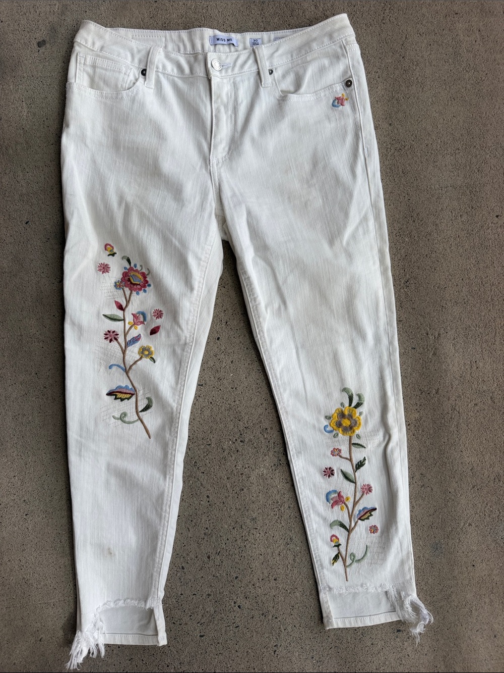 NWOT Miss Me White Cropped Jeans with Colorful Floral Embroidery